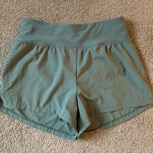 H&M Moov Shorts in size S